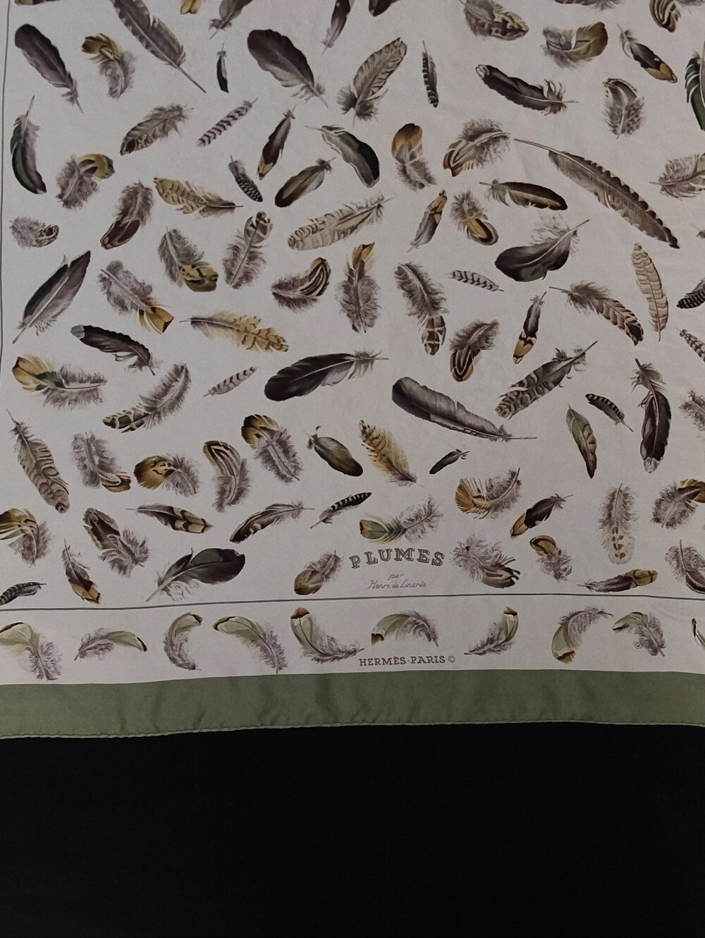 VINTAGE Hermes ‘Les Plumes’ Silk Carre 90 - Picture 9 of 10